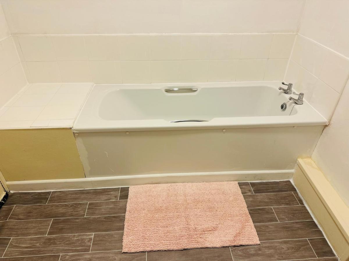 Double Bedroom In West Yorkshire, Leeds Leeds  Exterior photo